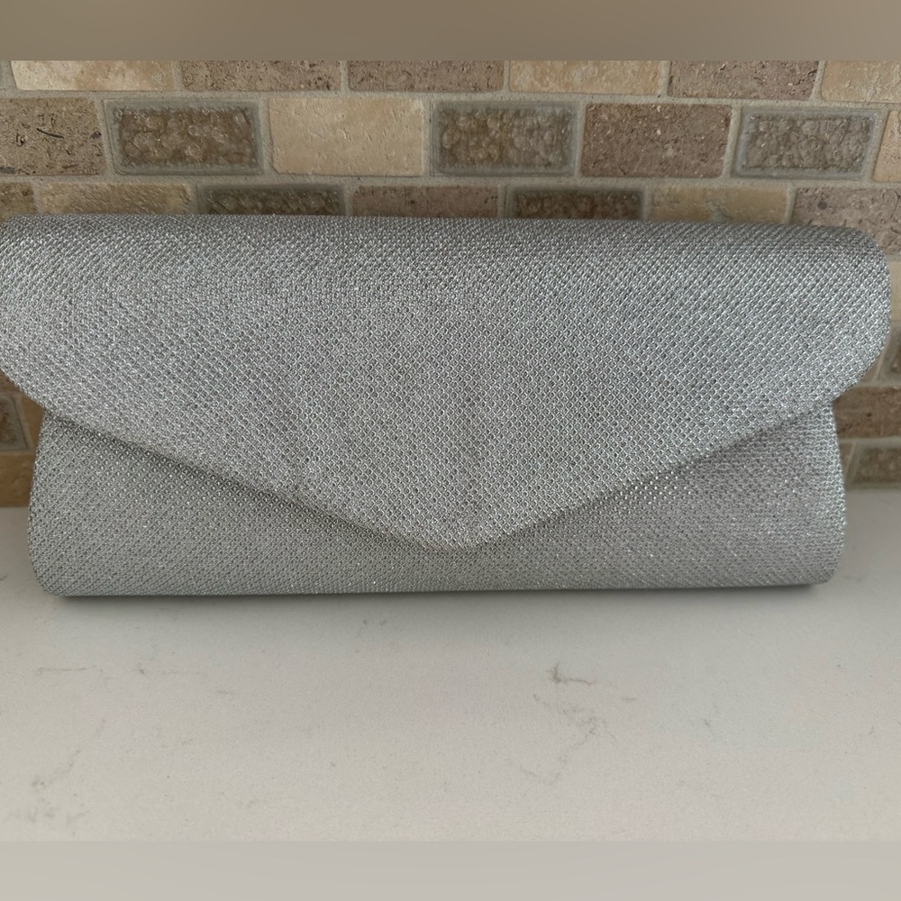Elegant Silver Clutch Bag *New ✨
